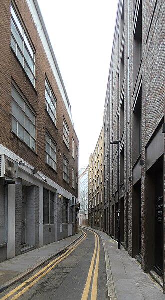 File:Crescent Row, London EC1V 9AB 03.jpg