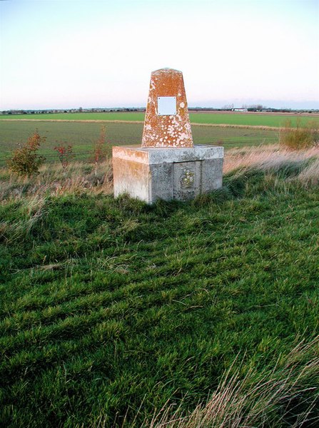 File:Crown Estate Monument, Sunk Island - geograph.org.uk - 276041.jpg