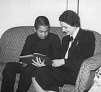 Akihito mit Lehrerin Vining (1949)