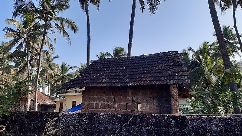 File:Dilapidated houses in rural Kerala 9.jpg