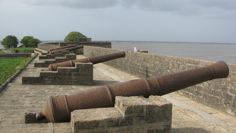 File:Diu Fort Fixed Cannons.JPG