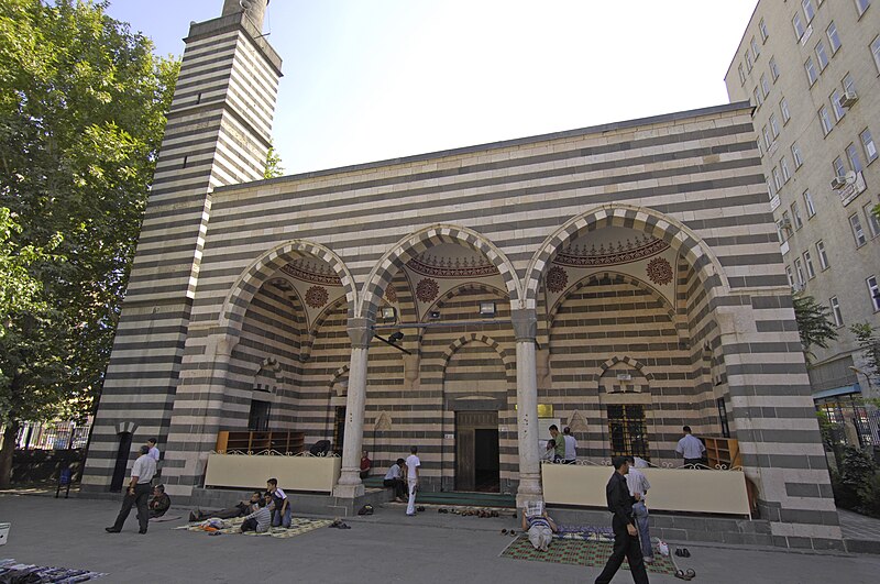 File:Diyarbakır Nebi Mosque 9694.jpg