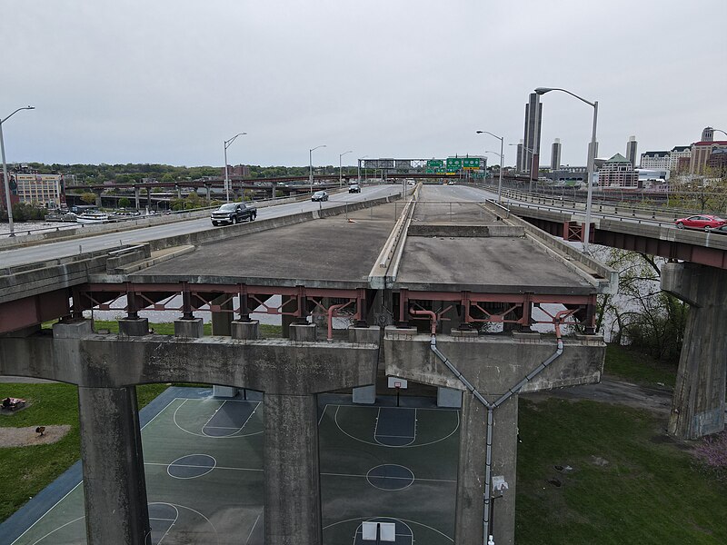 File:Dunn Memorial Bridge Unfinished Section low angle.jpg