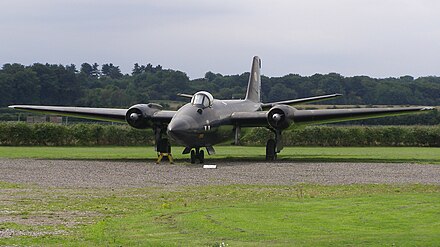 Electric cars canberra. Бомбардировщик Канберра. Британский бомбардировщик Канберра. English Electric Canberra. Бомбардировщик Канберра ЮАР.