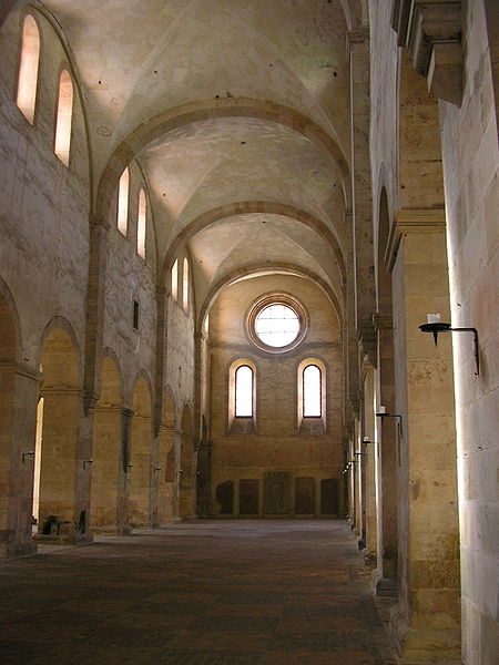 File:Eberbach Abteikirche nach Westen.jpg