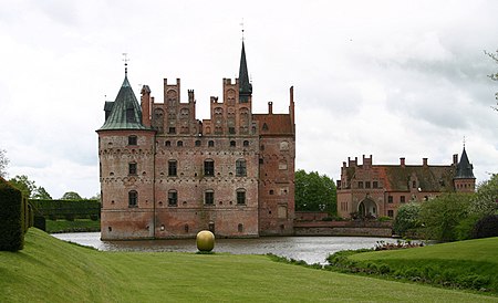 Egeskov Slot A3.jpg