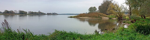 The Middle Elbe in the North German Plain near the village of Gorleben. In this section, the river had been part of the Iron Curtain between West and 