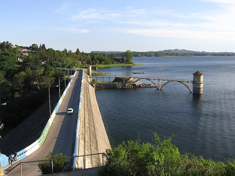 File:Embalse, Córdoba, reservoir.jpg