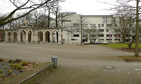 Emmichplatz Platz vor Hochschule Arkaden Neues Haus