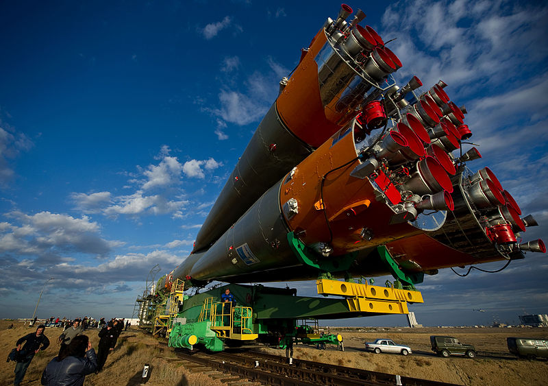 File:Expedition 25 Soyuz Rolls to the Pad.jpg