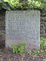 Ffm Bockenheim, alter Grabstein (3) auf dem Kirchhof der evangelische St. Jakobskirche