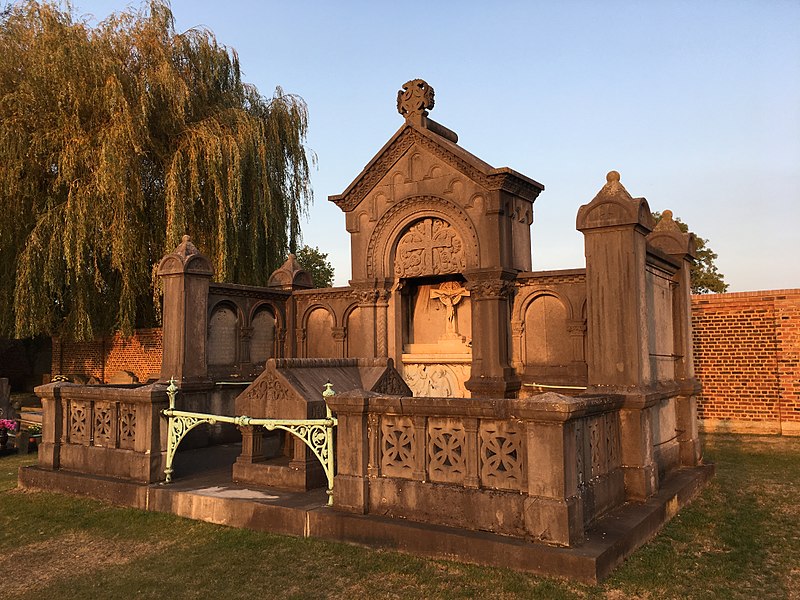 File:Family tomb Edouard Remy.jpg