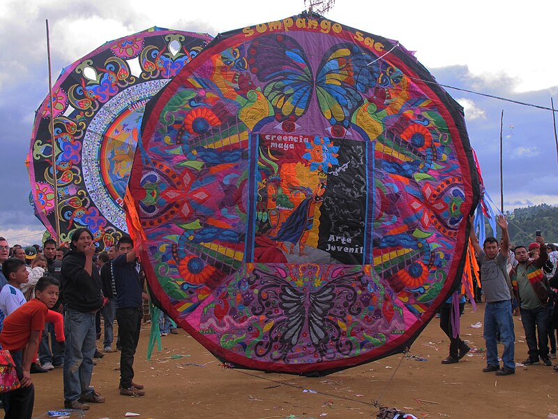 File:Festival Barriletes en Sumpango Detalle.jpg