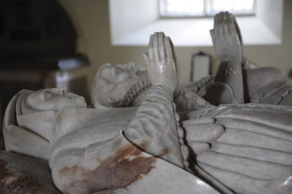 Effigy of Sir John Gage and Philippa Guildford