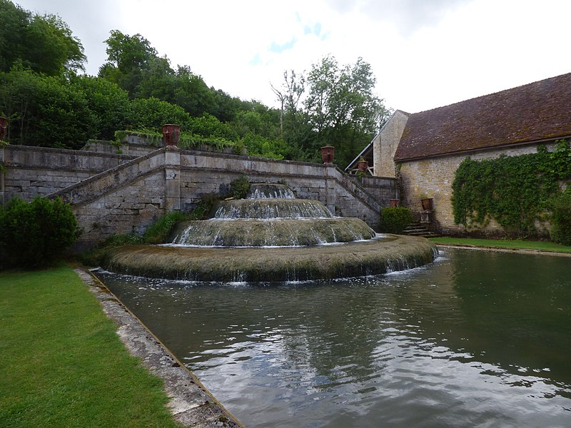 File:Fontenay Abbey - fountain between The forge and The Porter's Lodge and the Hostelry (35804445506).jpg