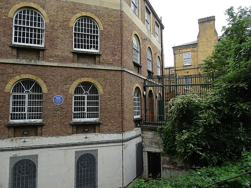 File:Former Hanwell Asylum - C Block St Bernard’s Hospital Uxbridge Road Southall London UB1 3EU (2).jpg