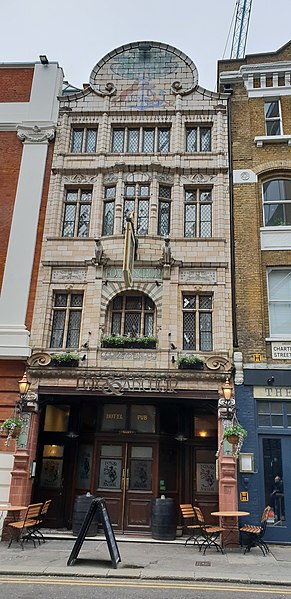 File:Fox and Anchor, Charterhouse Street, Smithfield, London (geograph 6018948).jpg