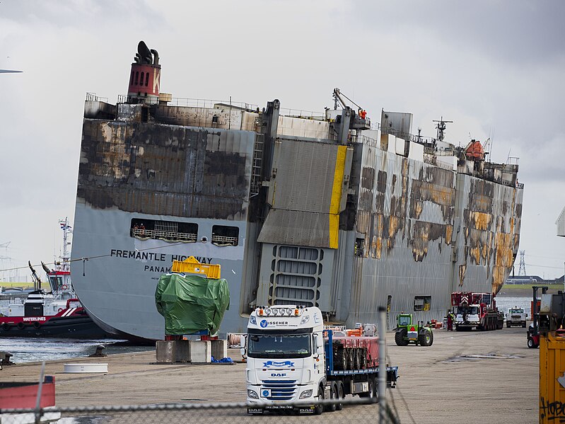 File:Fremantle Highway in Eemshaven (cropped).jpg