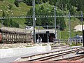 Portal des Umgehungstunnels (Länge 673 m) beim Bahnhof Oberwald; das Portal des Furka-Basistunnels liegt etwa 1 km weiter östlich. Rechts im Bild der Beginn der Furka-Bergstrecke.