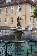 GTH Ohrdruf Schusterbrunnen на углу Goethestrasse-Marktstrasse в Ohrdruf.jpg