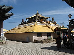 Four-sided, tent-style building