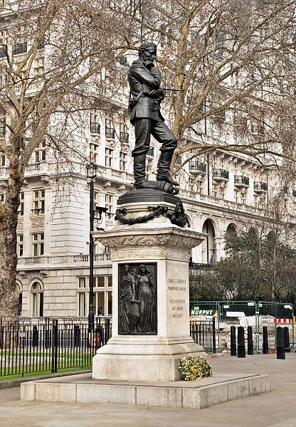 File:General Charles George Gordon statue, Embankment, London.jpg