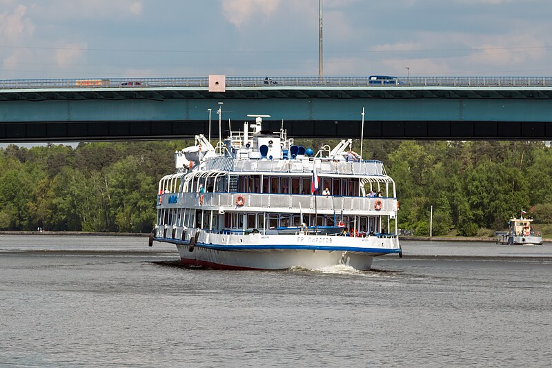 File:Gr. Pirogov in Khimki Reservoir 2016-05-10 Pic 15.JPG