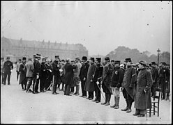 Hôtel des Invalides - Remise de décorations aux régiments 230 et 237 de l'Infanterie territoriale - Paris 07 - Médiathèque de l'architecture et du patrimoine - APZ0000207.jpg