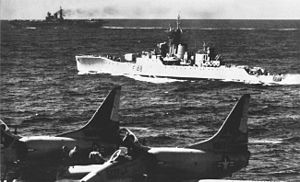 HMNZS Taranaki (F148) en marcha en mayo de 1964.jpg