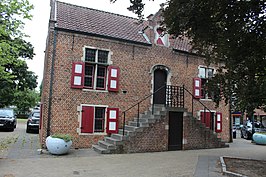 Het oud-gemeentehuis op het P. Verwilghenplein