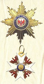 Het grootkruis en de gouden ster van de Orde van de Rode Adelaar.jpg