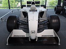 Foto frontal da Honda RA099
