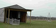 Reproduksjon av Wright brødrenes 1905-hangar and katapult ved Huffman Prairie