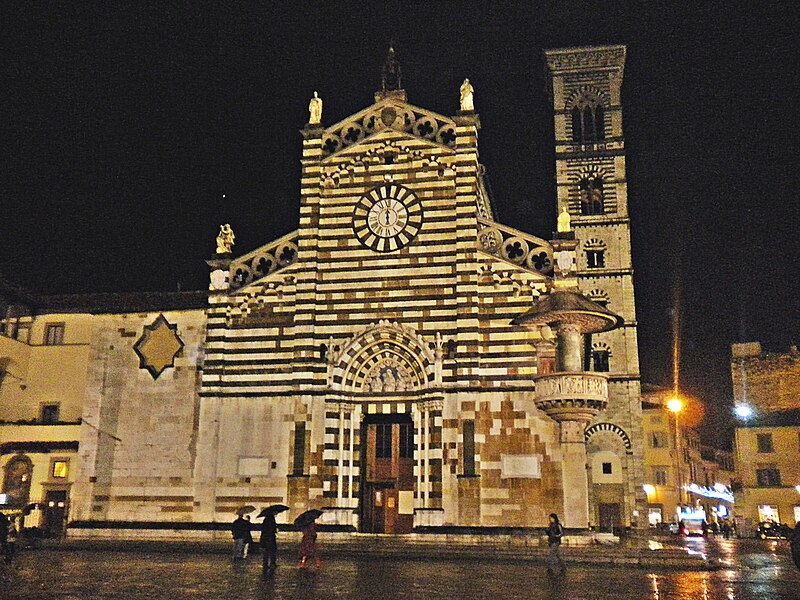 File:Il Duomo di notte.jpg