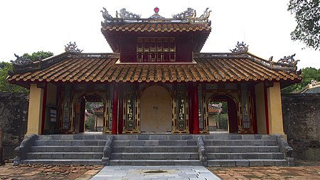 Tập_tin:Imperial_Tomb_of_Emperor_Minh_Mang_(12088469713).jpg