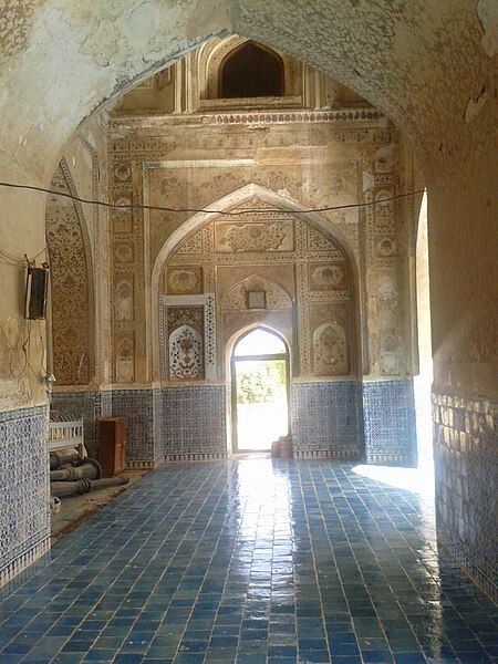 File:Inside view of Jami Masjid.jpg