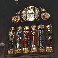 Jan Toorop, c. 1911-14: 'Apostelraam' in St. Jozefkerk, glas-in-lood
