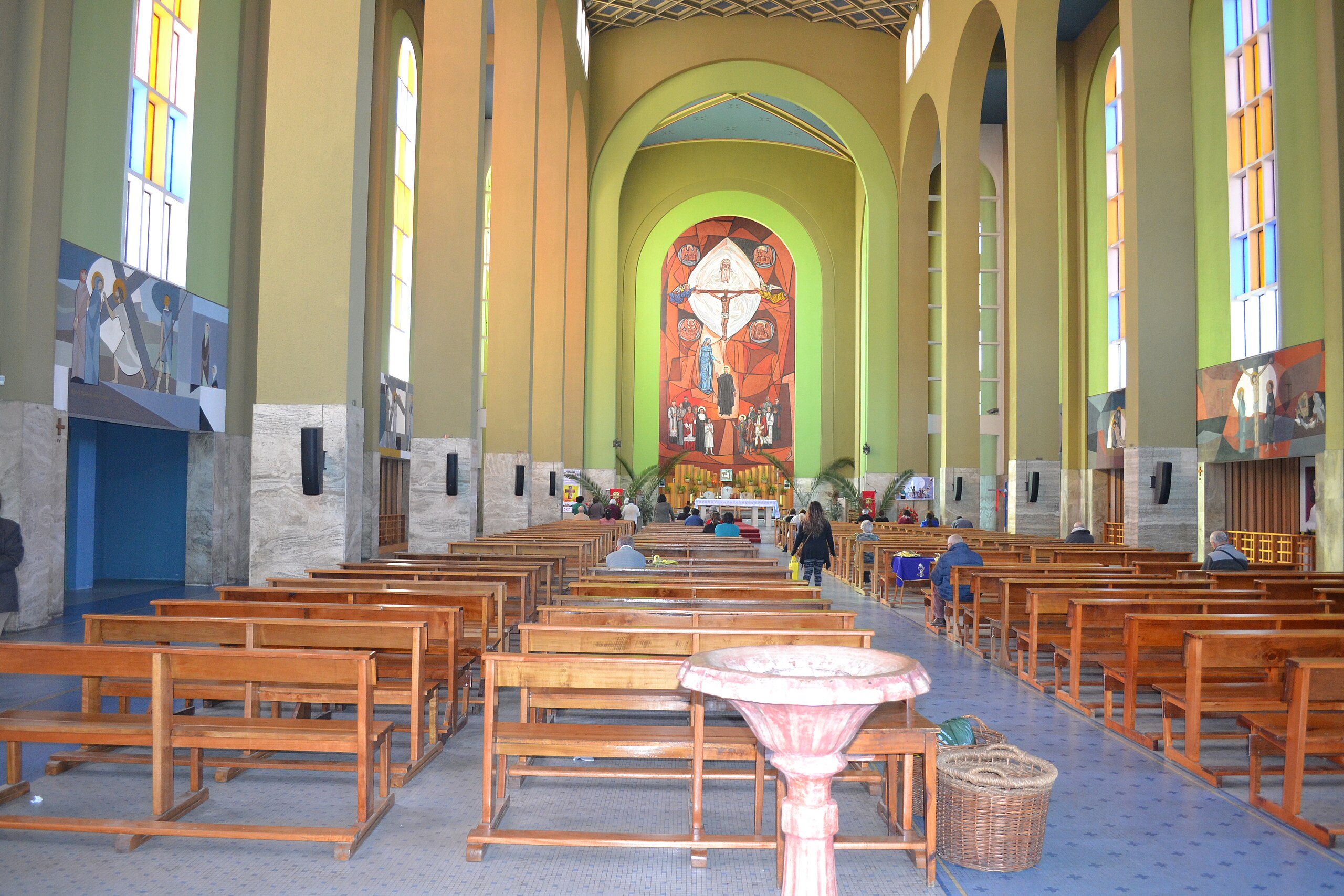 File:Interior Don Bosco.jpg - Wikimedia Commons