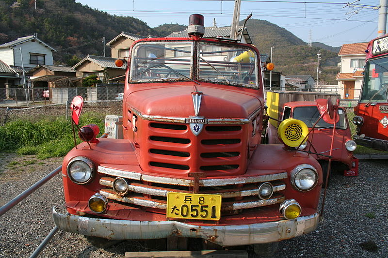 File:Isuzu Fire engine 03.jpg