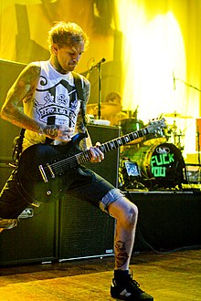 Вайнхофен выступает в 2009 году со своей бывшей группой Bring Me the Horizon в качестве ритм-гитариста.