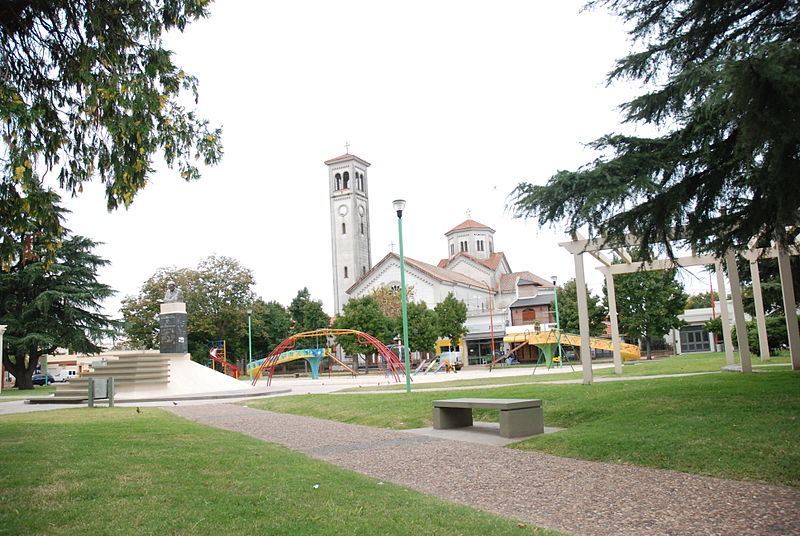 File:Junín Plaza Sarmiento 003.jpg