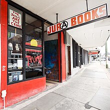 Petersham, Parramatta Yolu üzerindeki Jura Books'un vitrini.