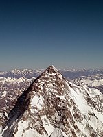 K2西壁の最上部と山頂