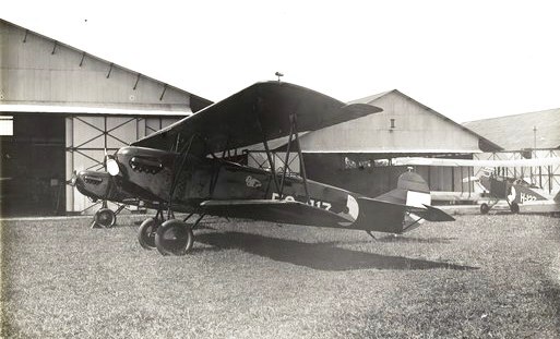 File:KITLV A351 - De Fokker C-IV FC 417 op het vliegveld te Kalidjati. Rechts een De Havilland DH-9, KITLV 75875.tiff