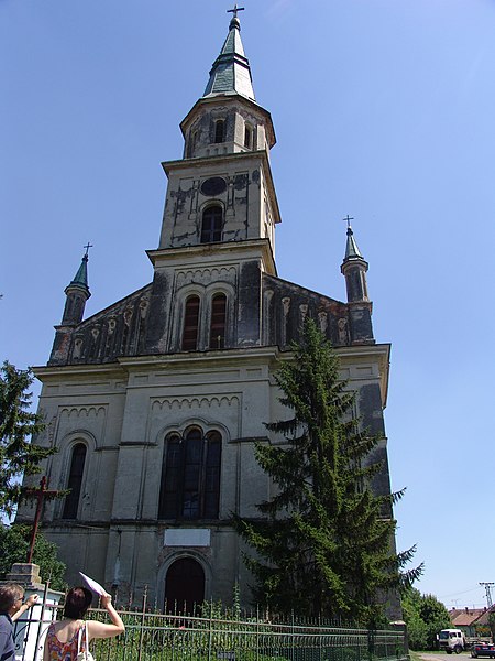 File:Katolička crkva Svetog Ivana Krstitelja u Ečki - severna fasada.jpg