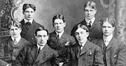 Kenora Thistles 1905/06 (zleva: Billy McGimsie, Matt Brown, Roxy Beaudro, Tommy Phillips, Eddie Giroux, Tom Hooper, Si Griffis.)