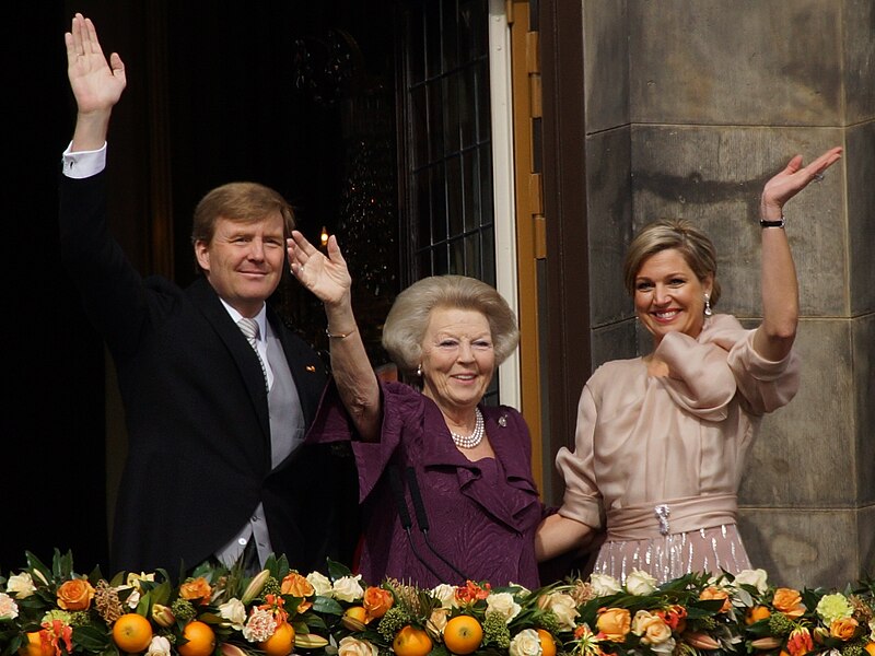 File:King Willem-Alexander, Princess Beatrix en Queen Maxima (cropped).jpg