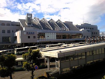 Kintetsu Gakuen-mae Station North entrance.jpg