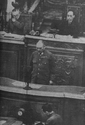 Koiso giving his administrative policy speech at the 86th Imperial Diet in January 1945.