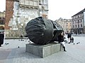 Čeština: Obří hlava na krakovském starém náměstí English: Giant head at Krakow main square (Rynek Głowny)